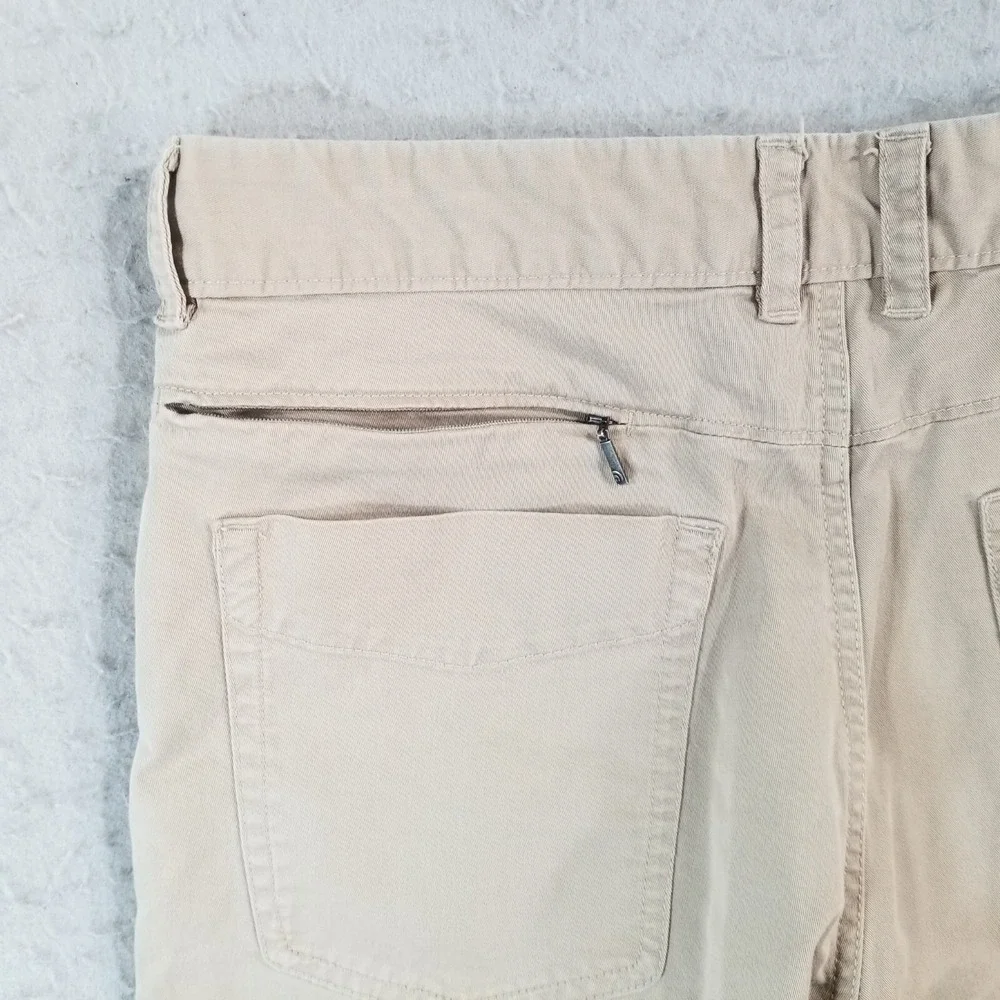 The North Face shorts men's 32 x 10 beige flex stretch outdoor hiking adventure